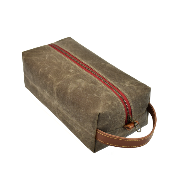 Red Staggerwing Waxed Canvas Backpack Waxed Canvas Messenger/Backpack in Forest Mushroom – Red  main image 3