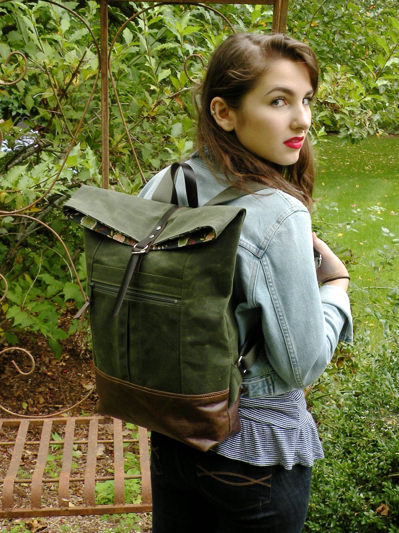 Backpack in Olive Green Waxed Canvas – Red Staggerwing